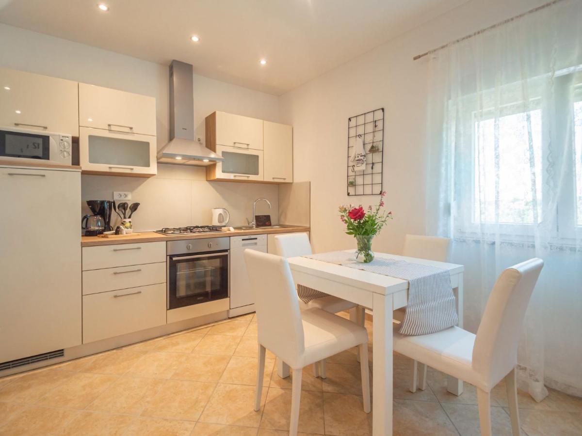 Branka By Interhome Stinjan